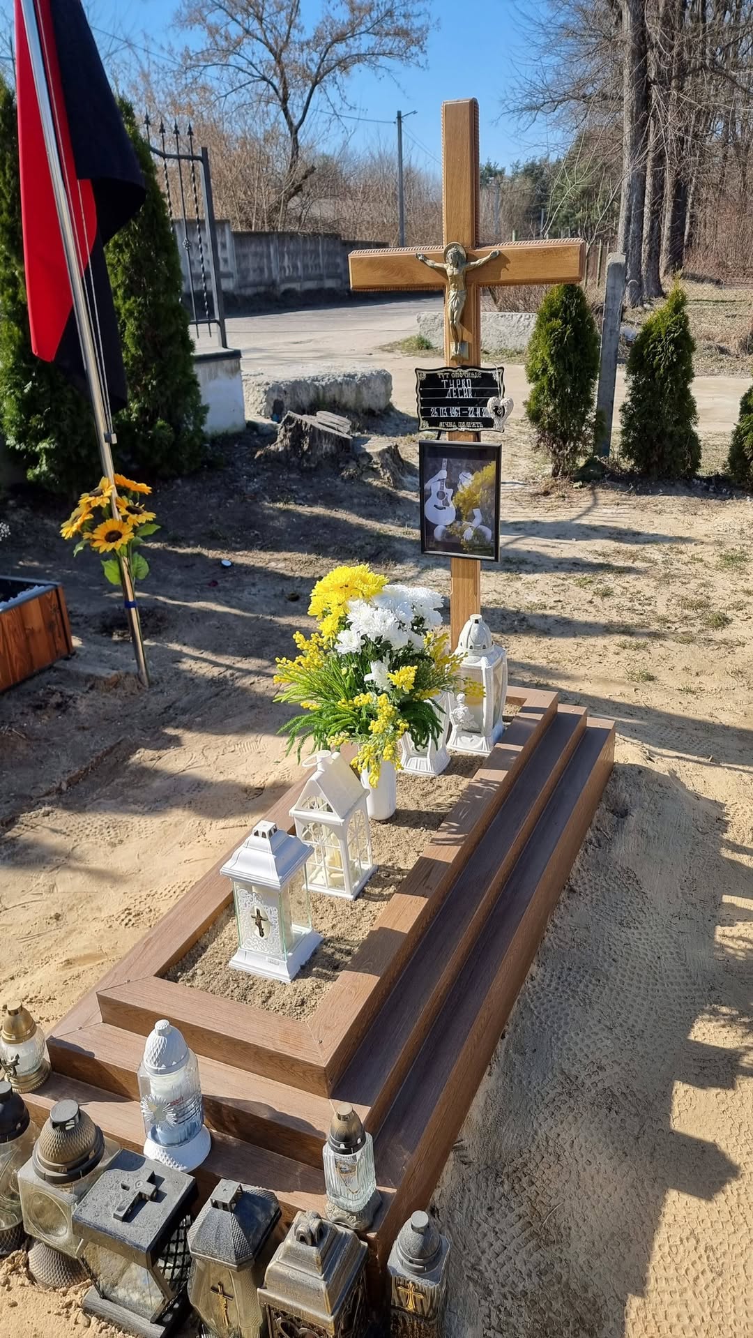 Як виглядає могила Лесика Турка: фото сина зворушило мережу