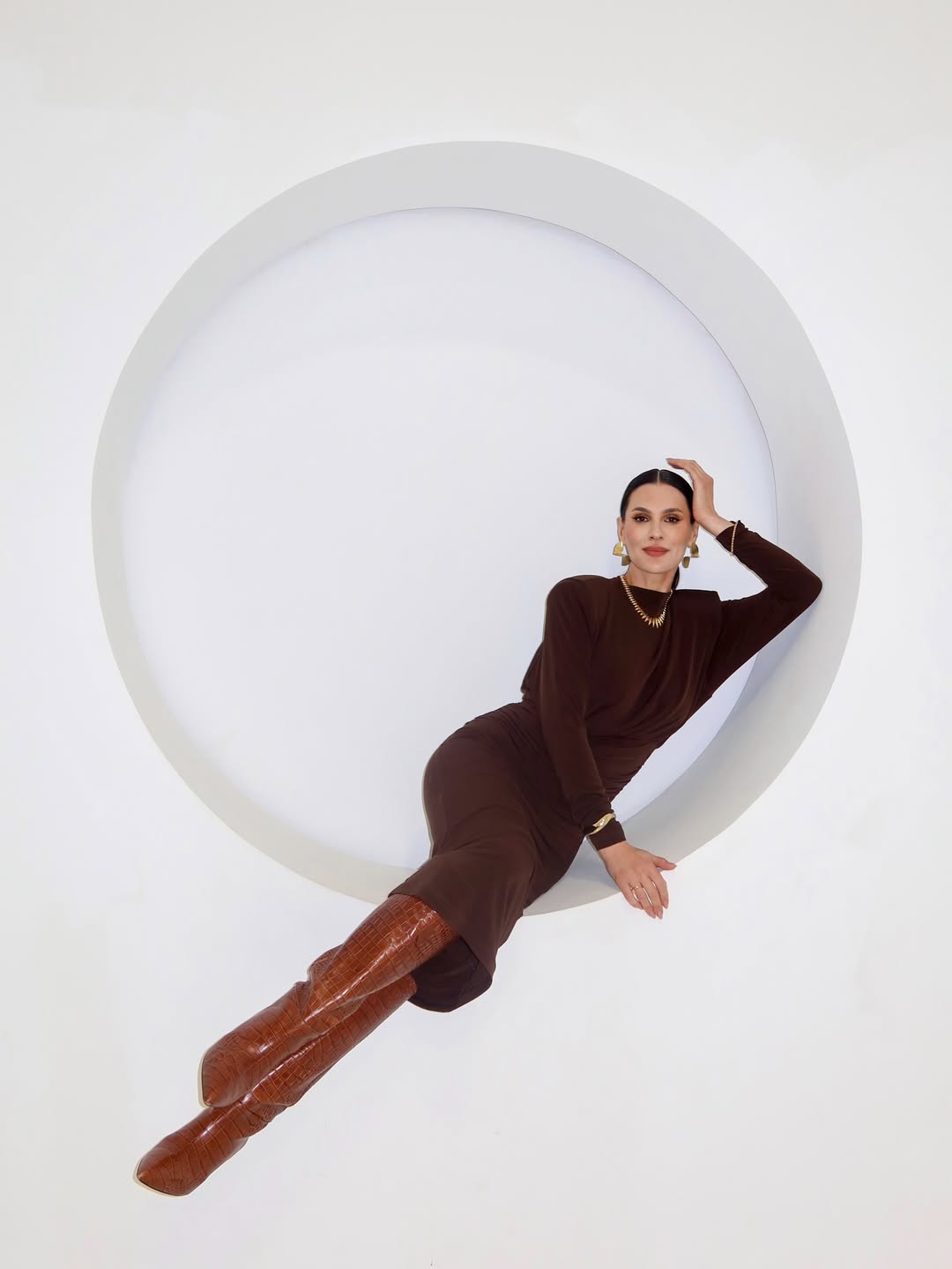 Коричневий total look: Єфросиніна показала стильний монохромний образ