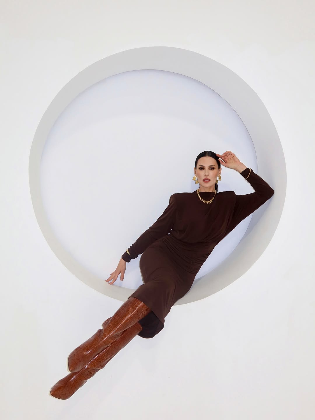 Коричневий total look: Єфросиніна показала стильний монохромний образ