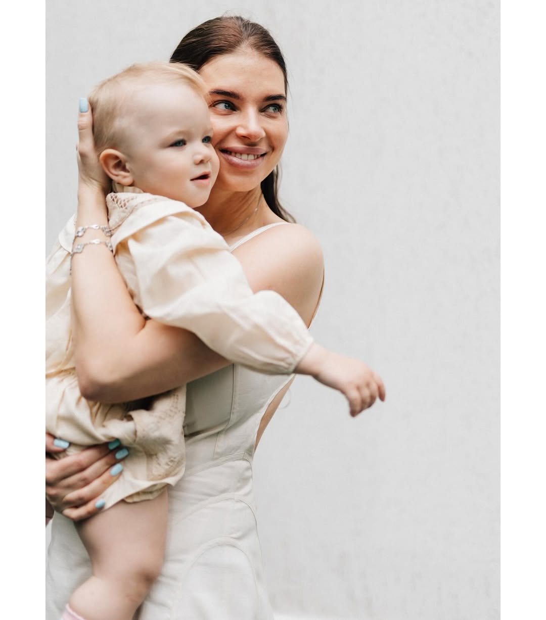 "Стільки ніжності": дружина Усика поділилася зворушливими фото з молодшою донькою