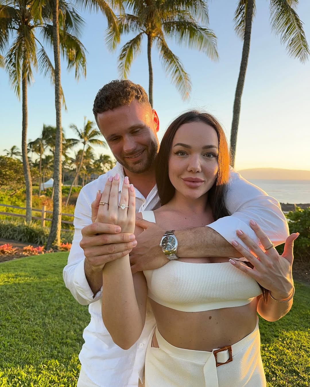 Звезда "Холостяка" выходит замуж: фото роскошного кольца с бриллиантом