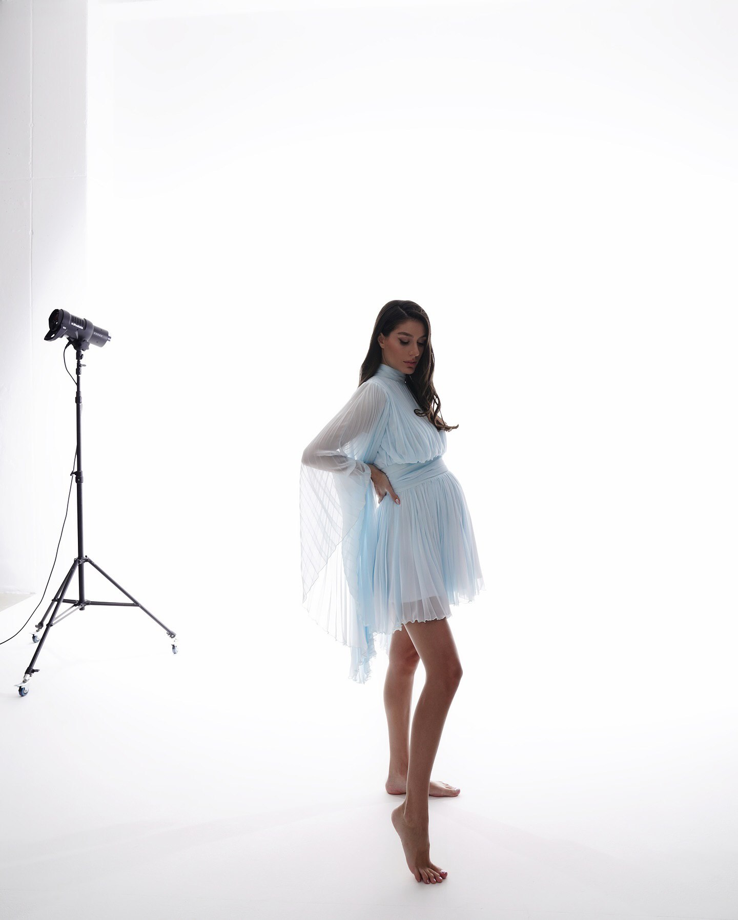 Дружина колишнього "Холостяка" Іраклі Макацарія зачарувала стильними фото на останніх термінах вагітності