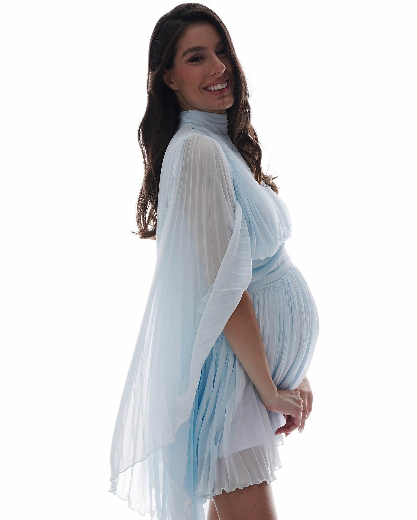 Дружина колишнього "Холостяка" Іраклі Макацарія зачарувала стильними фото на останніх термінах вагітності