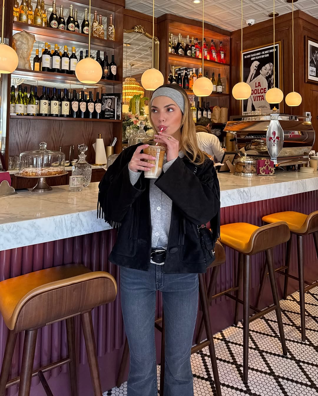 Як виглядає ретро-фасон джинсів, який знову став популярним серед модниць