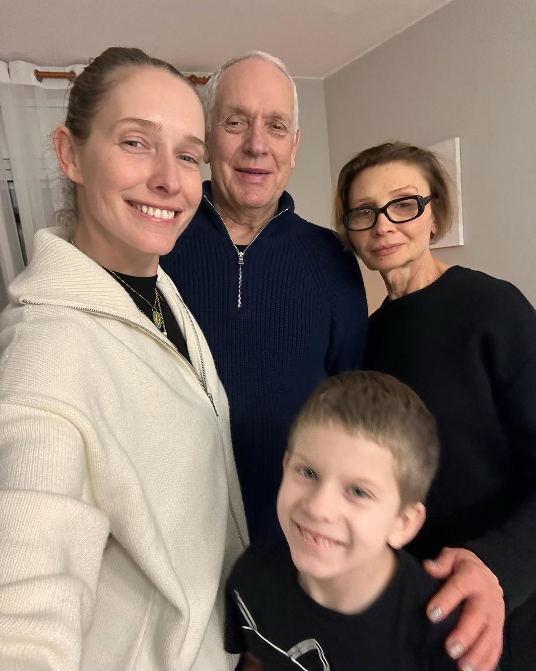 Катя Осадча зачарувала фото мами-красуні, яка виглядає набагато молодшою за свої роки