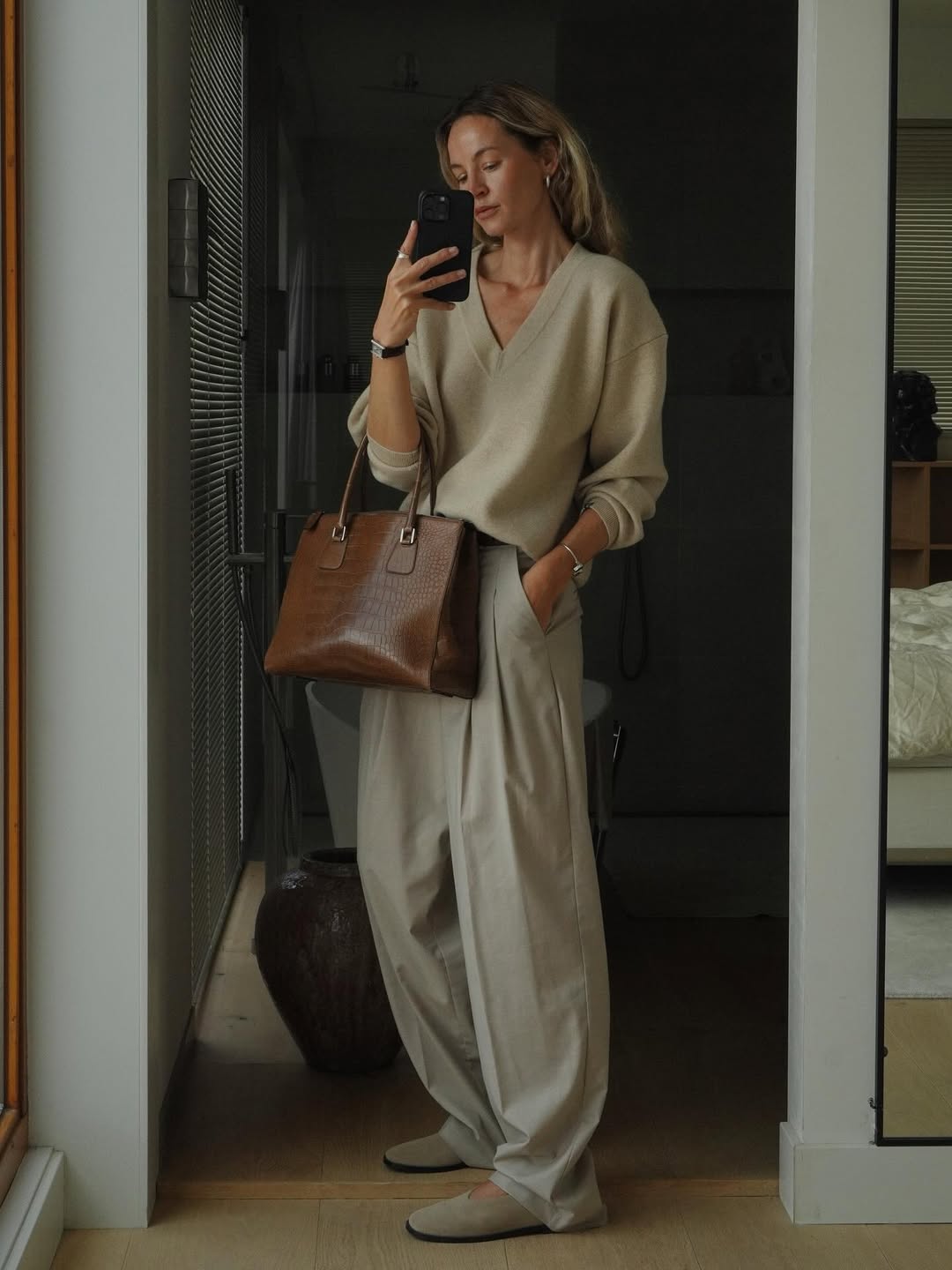 Светри оверсайз - модний тренд 2025: як їх носити, щоб виглядати стильно