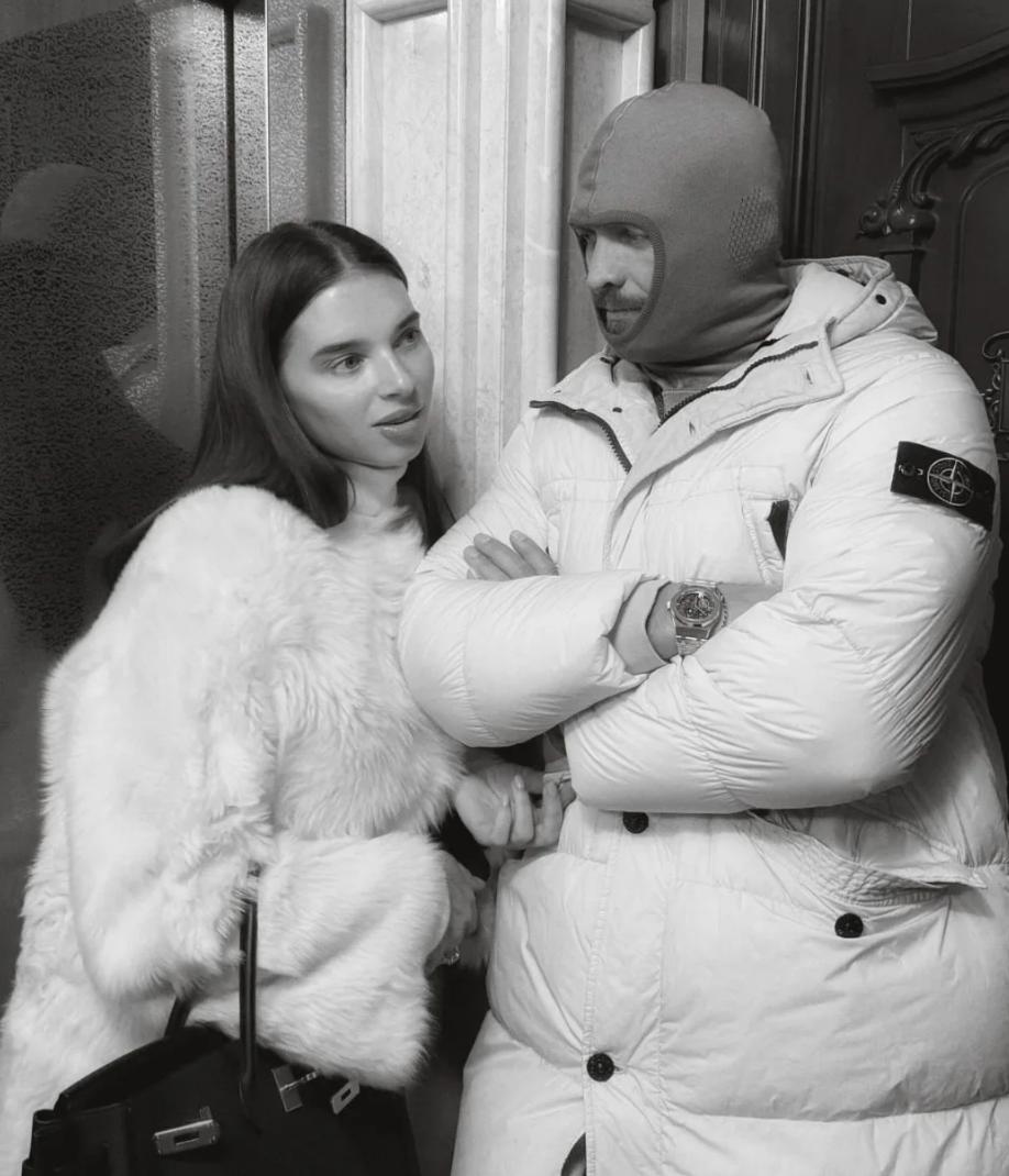 Трендові шуби з екохутра: стильні "луки" Парфільєвої, дружин Усика і Павліка