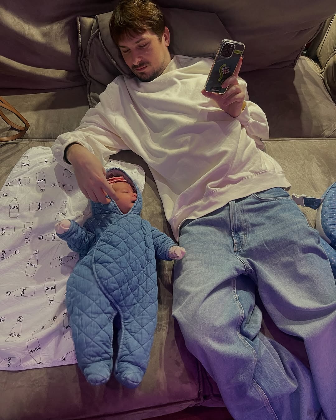 Дружина Позитива замилувала новими фото з маленькою донькою, яку називають копією тата