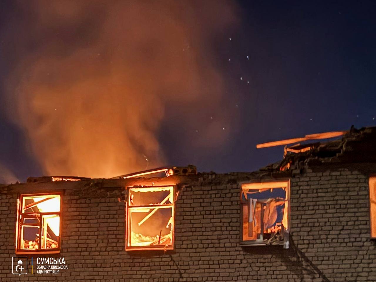 РФ атакувала навчальний заклад в Сумах: в місті пожежа та руйнування