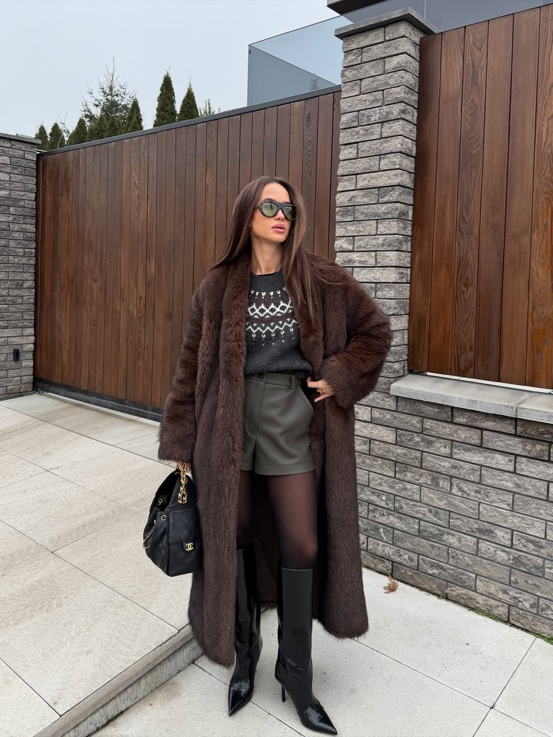 Як носити шкіряні шорти взимку: стильний приклад від Парфільєвої та колишньої Цимбалюка