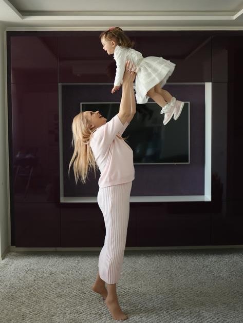 Захочется повторить: Лилия Ребрик показала идеальный повседневный образ на весну