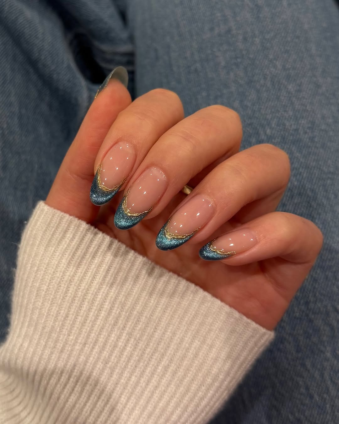 Трендовий манікюр на літо-2025: ідеї стильного френча з яскравими кінчиками