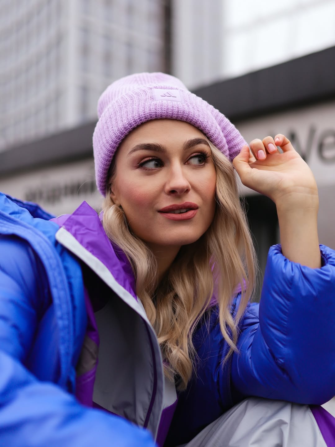 Спорт-шик для зими 2026: образ Анастасії Цимбалару з пуховиком і кросівками