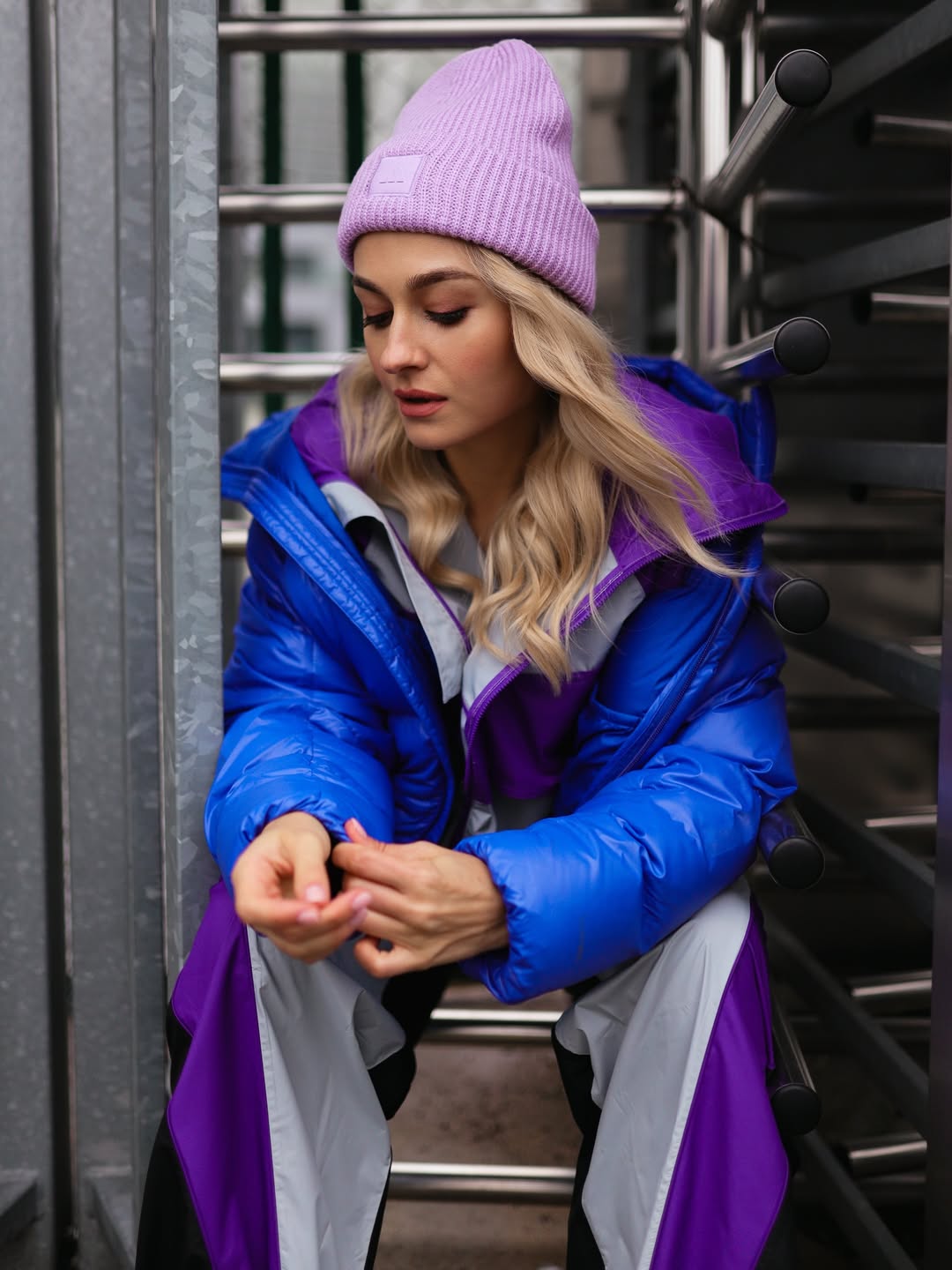 Спорт-шик для зими 2026: образ Анастасії Цимбалару з пуховиком і кросівками