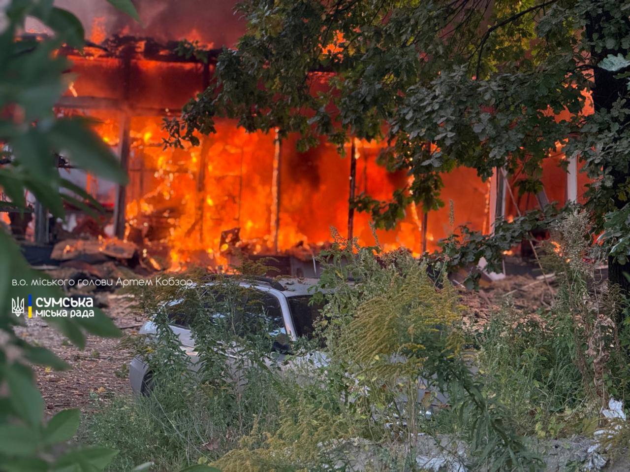 Россия ударила по Сумах дронами: горит нежилое помещение
