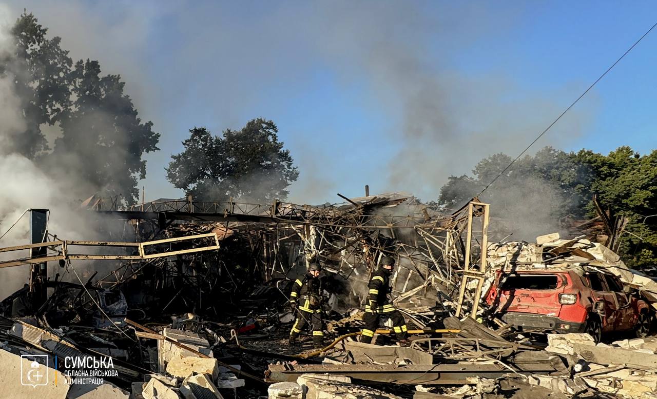 Россия ударила по Сумах дронами: горит нежилое помещение