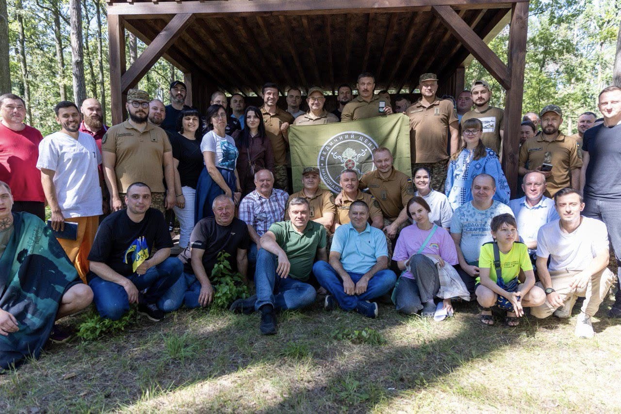 Усик приїхав до військових на реабілітацію: зворушлива зустріч потрапила на відео