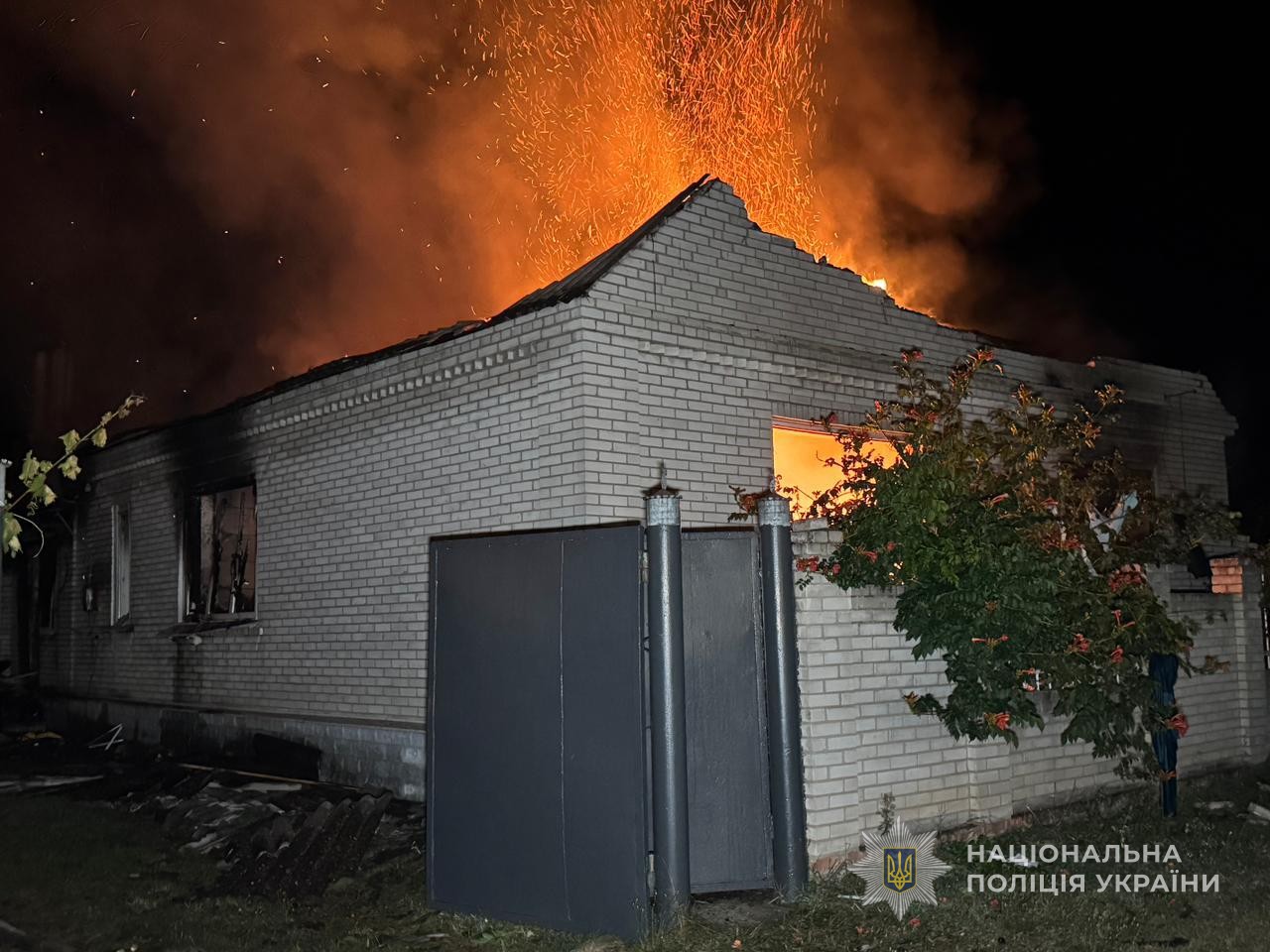 РФ масовано вдарила дронами по Охтирці: багато поранених, серед них діти (фото наслідків)