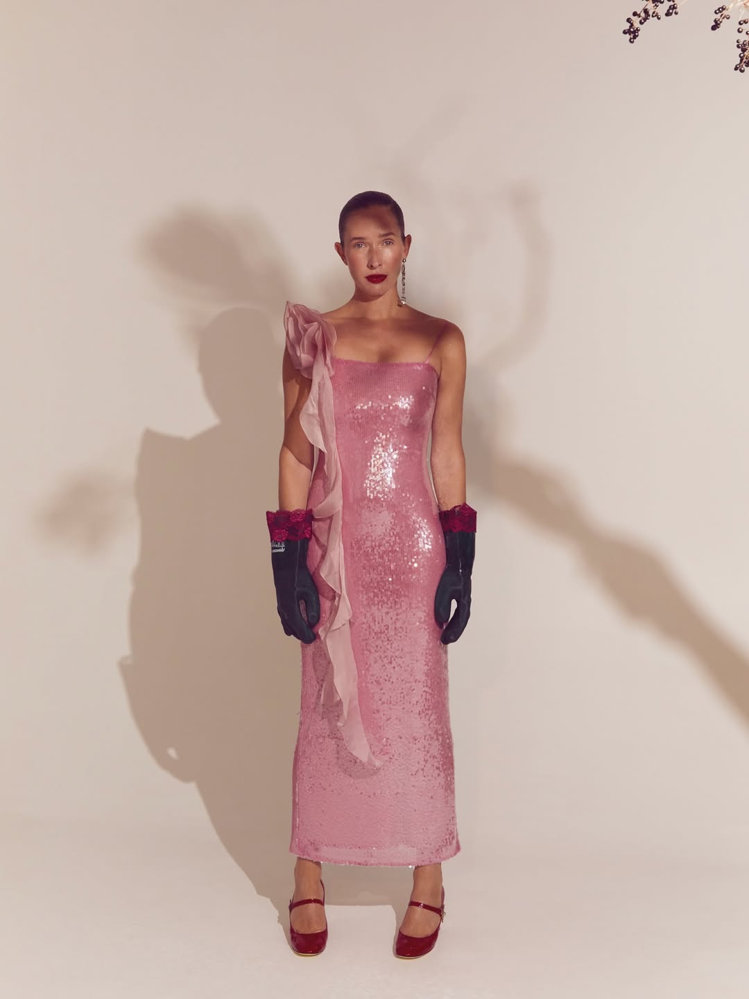 Святкова елегантність: Осадча вибрала сукню з лелітками до Нового року 2026