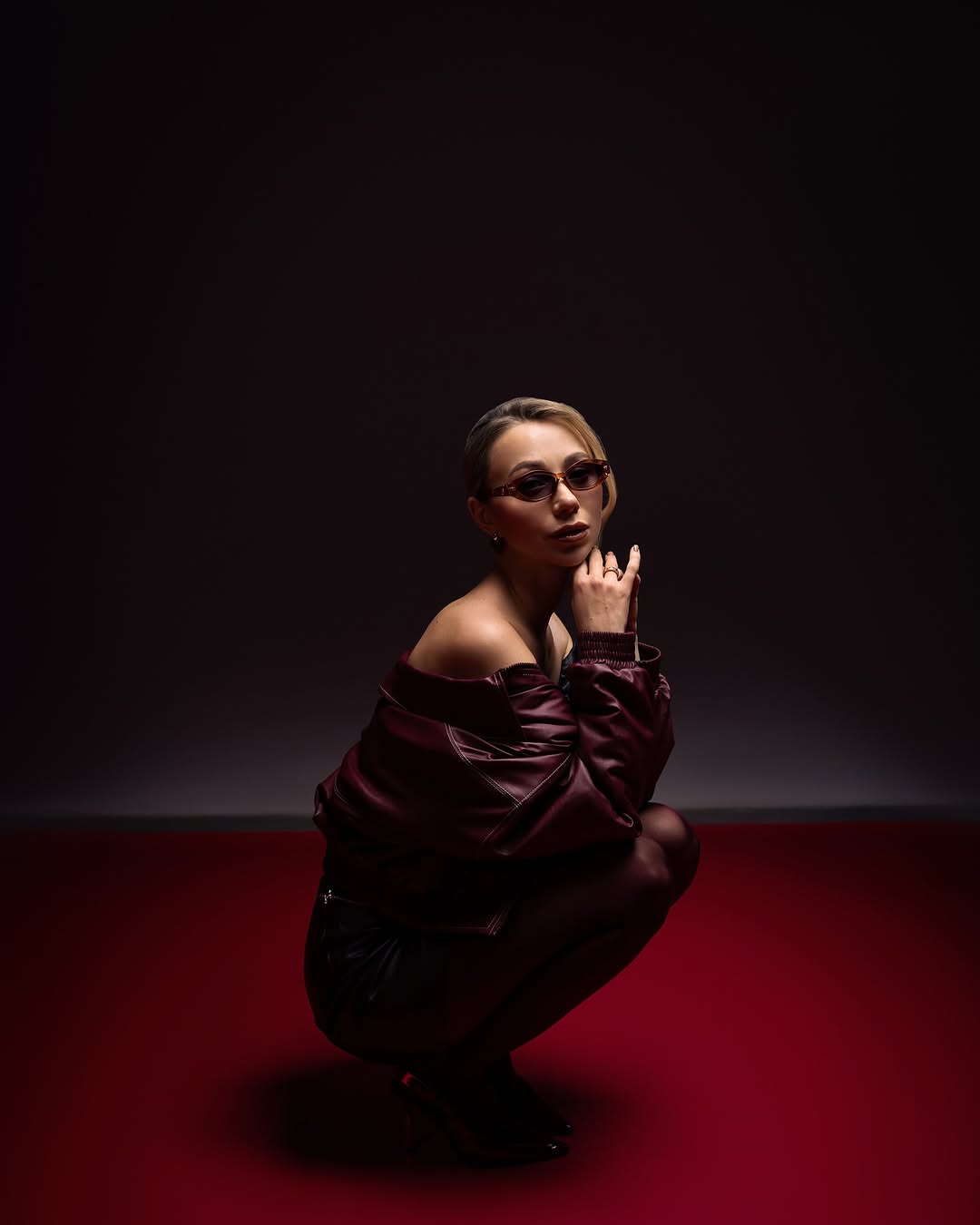 Мініспідниця і топ: дружина Віктора Павліка показала образ на 8 березня, який зможе повторити кожна