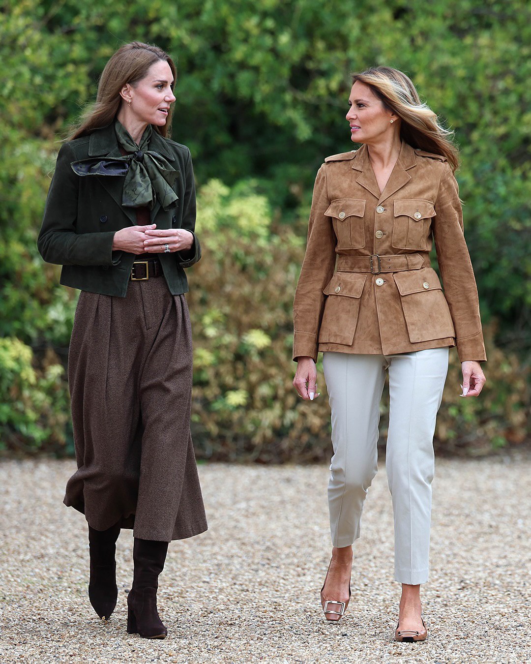 Замша - тренд осені 2025: образи Кейт Міддлтон і Меланії Трамп, які хочеться повторити