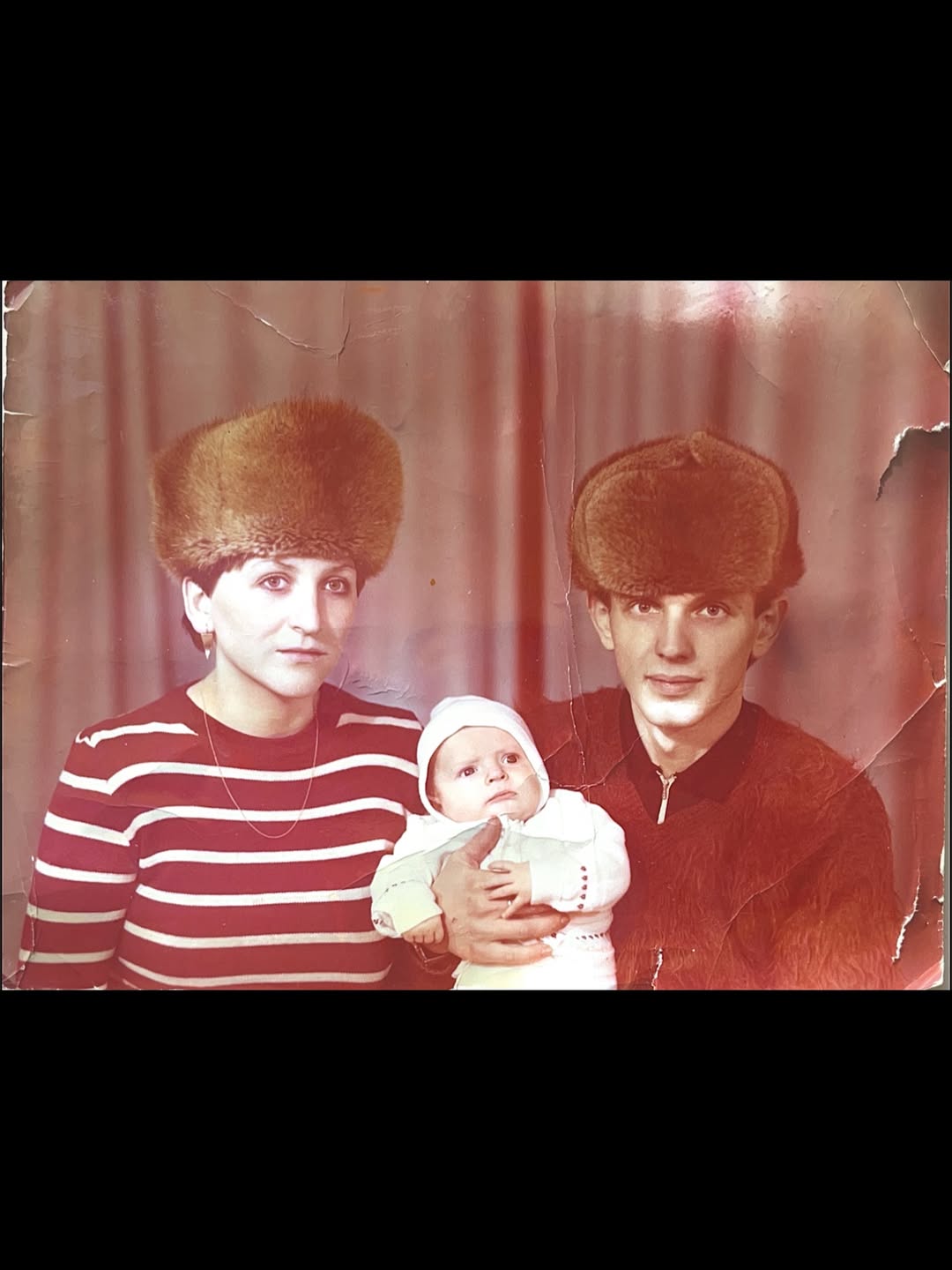 Анатолій Анатоліч показав, як виглядав він і його батьки у 80-х: фото з особистого архіву