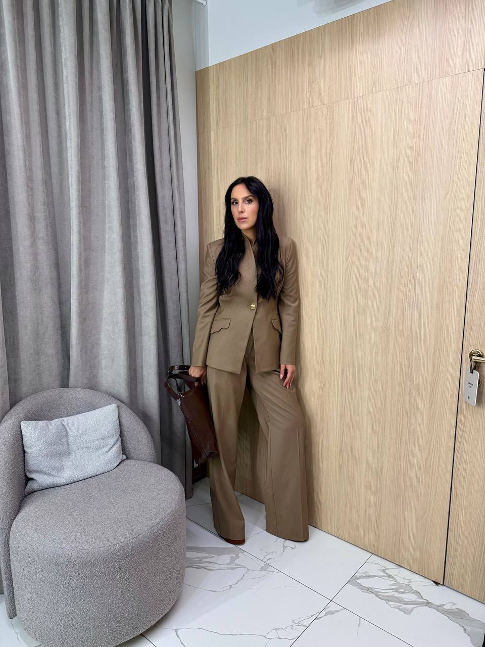 Модний приклад від Джамали: як стильно носити брючний костюм восени 2025