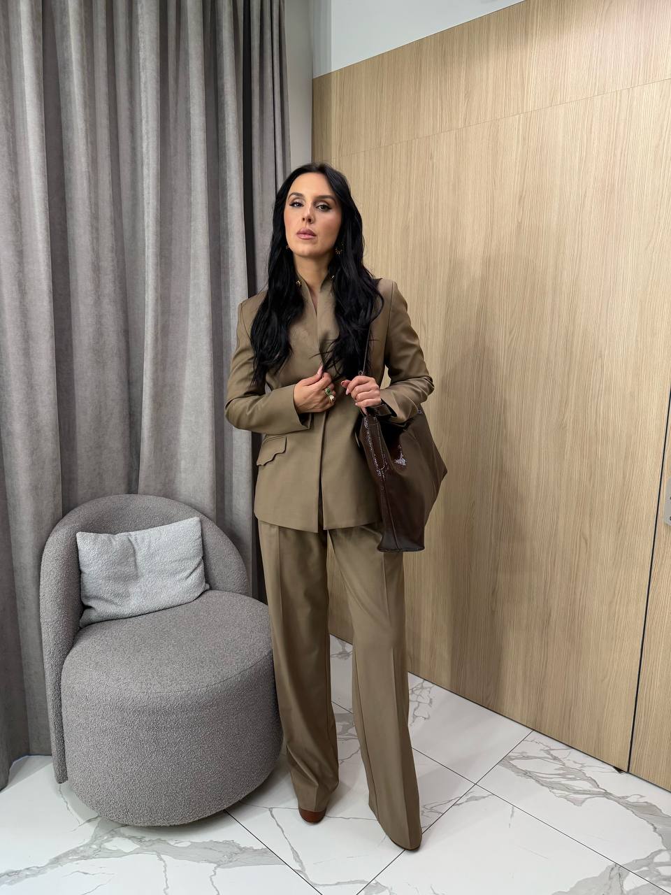Модний приклад від Джамали: як стильно носити брючний костюм восени 2025