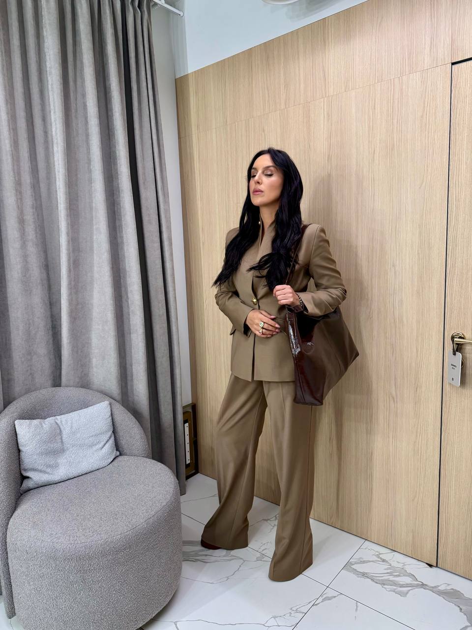 Модний приклад від Джамали: як стильно носити брючний костюм восени 2025