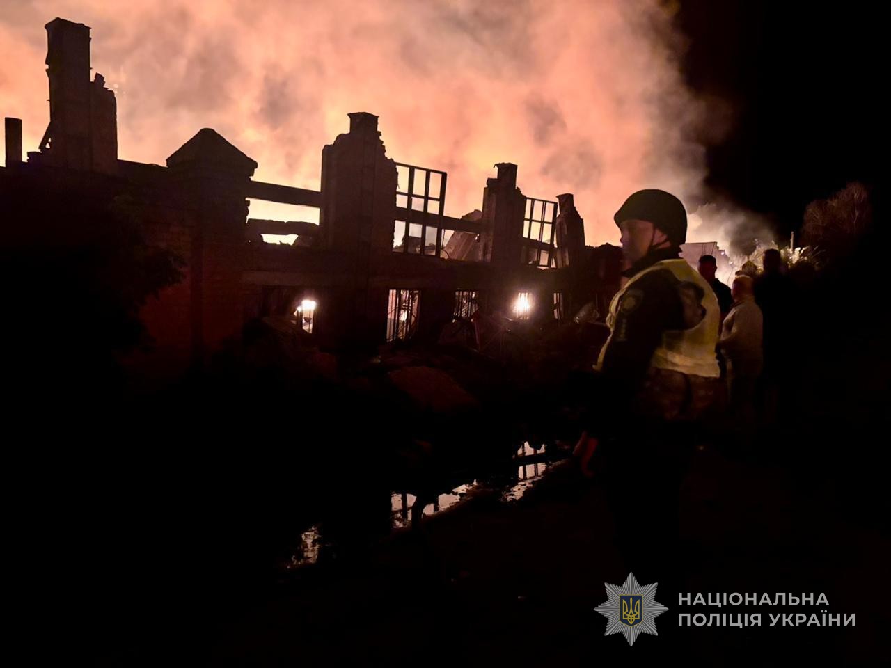 РФ масовано вдарила дронами по Охтирці: багато поранених, серед них діти (фото наслідків)