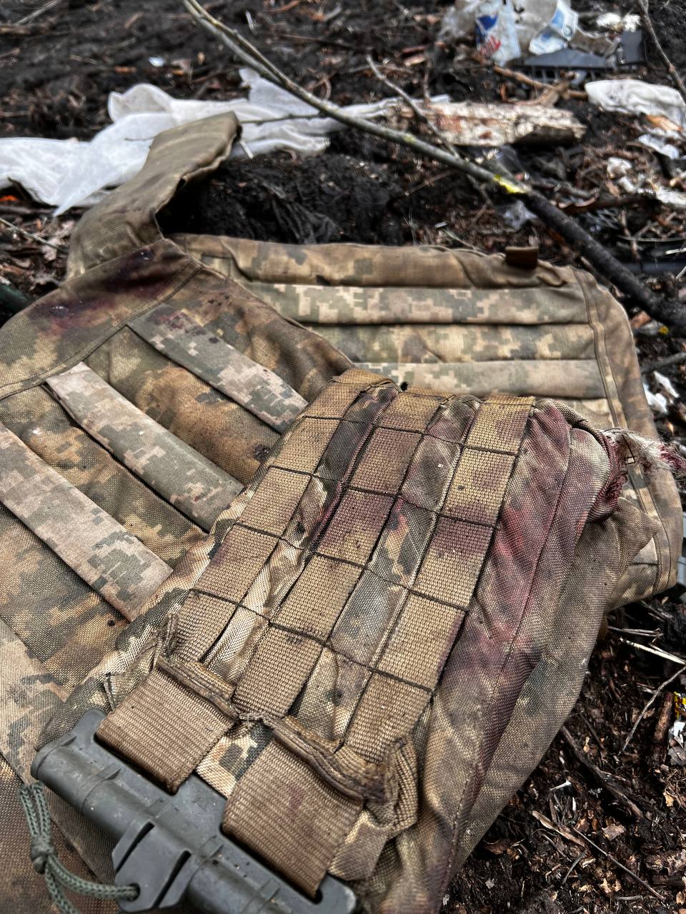 "У наших справах наша слава". Історії військового, медика та волонтерки, які добровільно стали на захист України