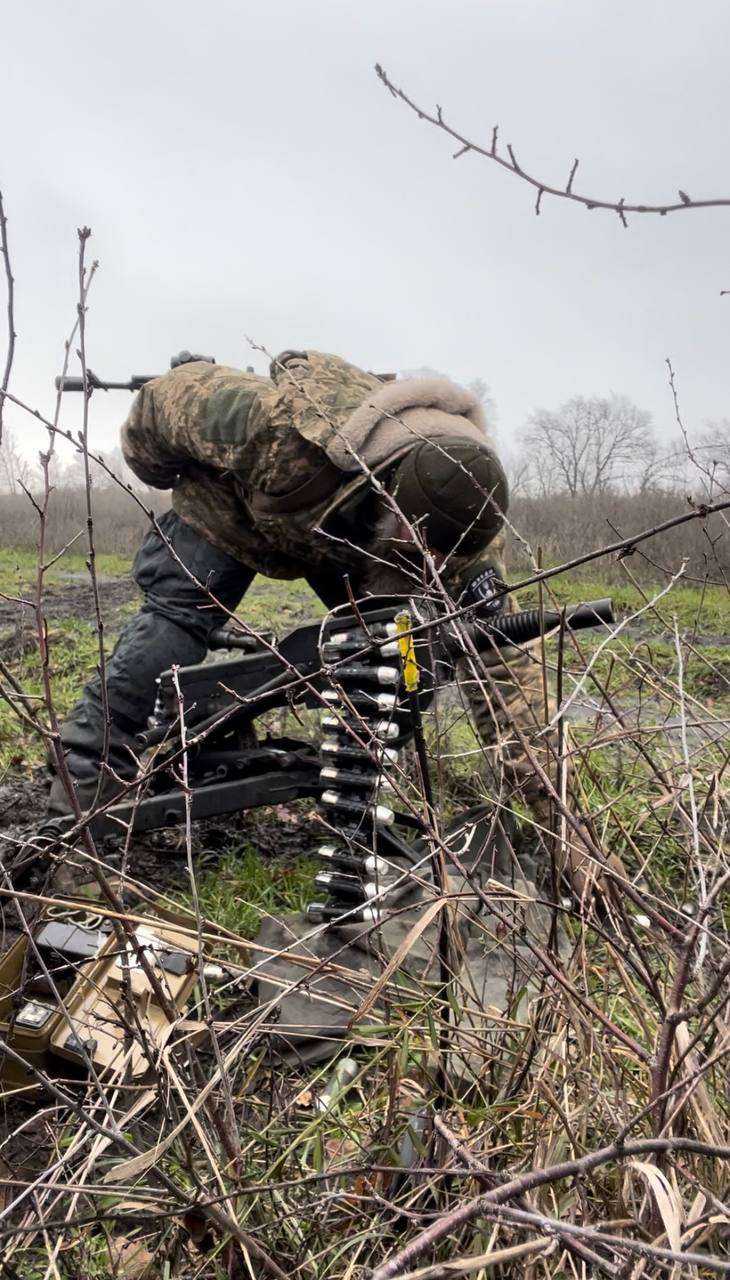 "У наших справах наша слава". Історії військового, медика та волонтерки, які добровільно стали на захист України