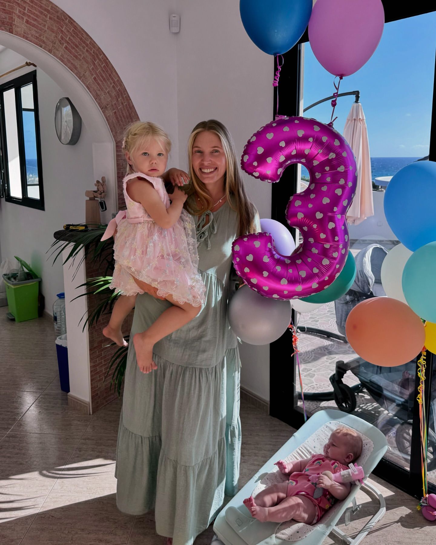 18 українських зірок, які стали батьками у 2024 році