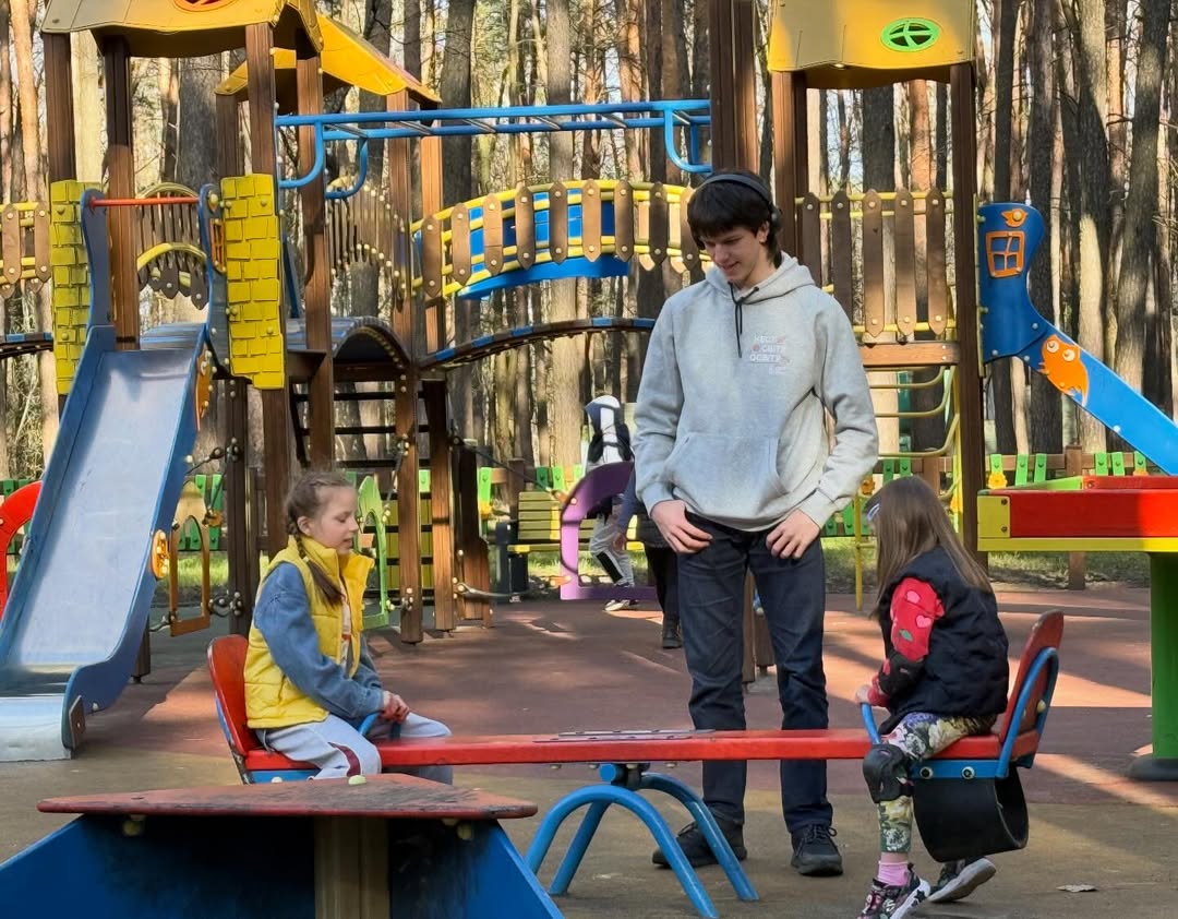 Притула замилував новими фото з дітьми: як змінилися його син і доньки