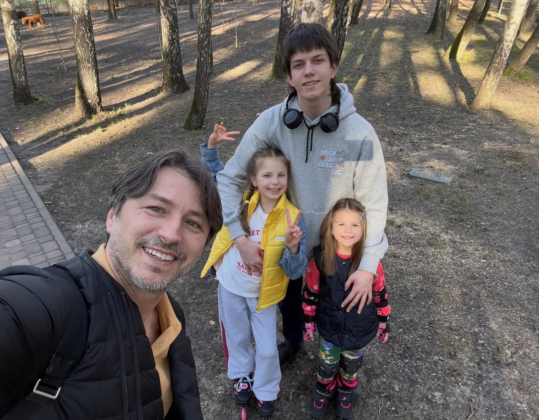 Притула замилував новими фото з дітьми: як змінилися його син і доньки