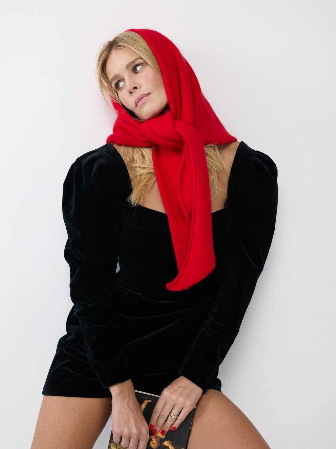 Які головні убори вибирають зірки: приклади від Кузнєцової, дружини Решетніка та Джамали