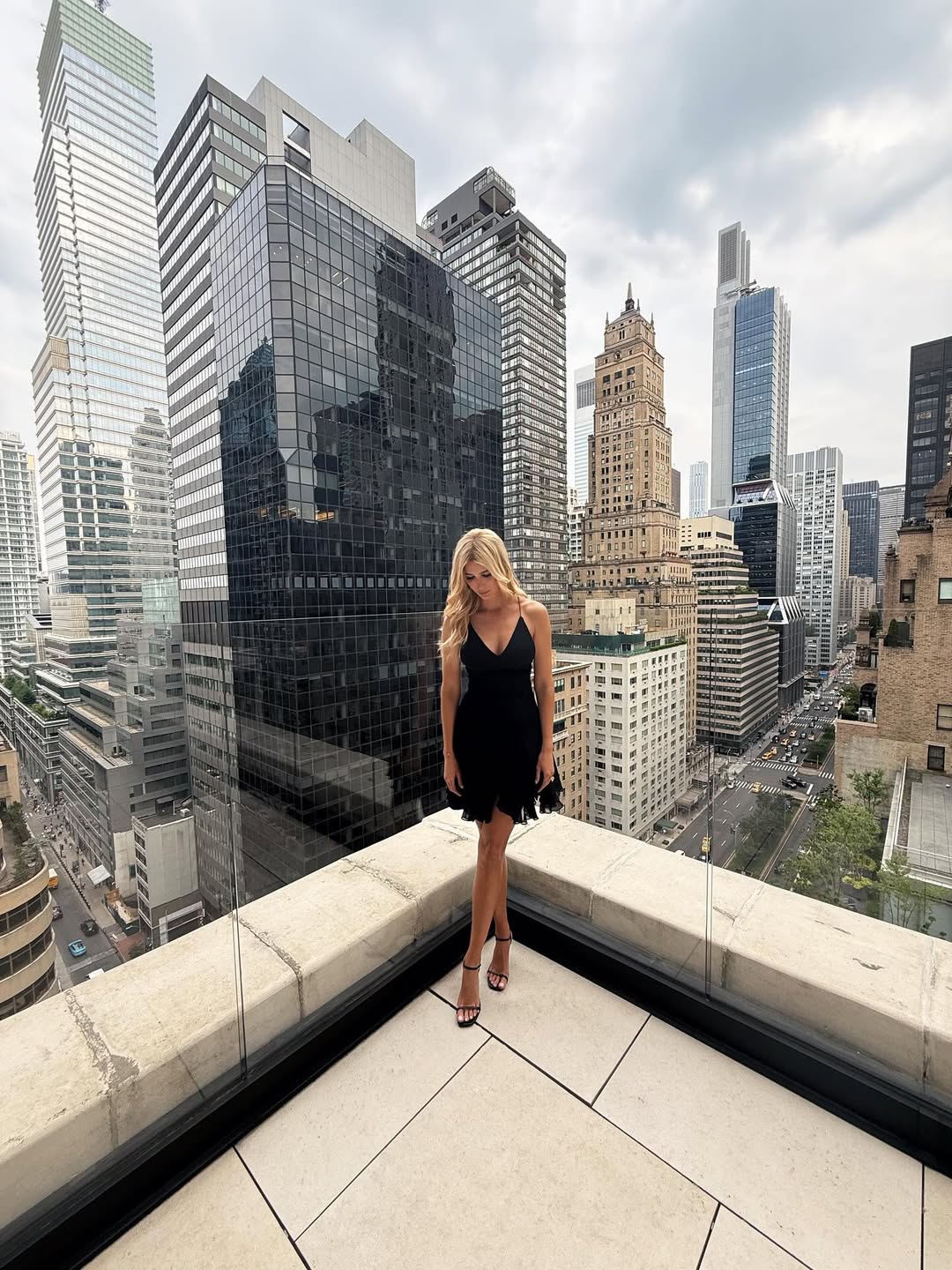 Маленька чорна сукня - завжди в моді: приклад від Іванки Трамп