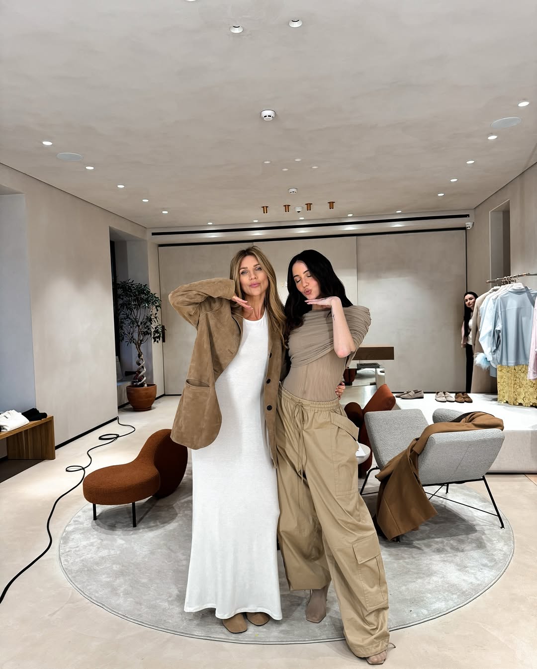 Як називаються штани з кишенями по боках, які стали трендом: приклад від Наді Дорофєєвої