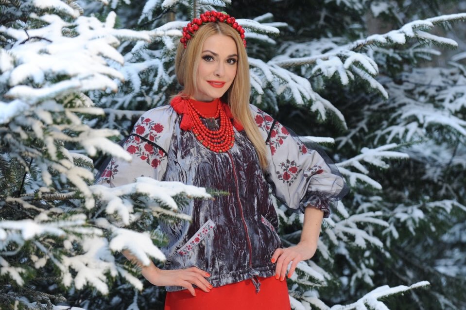 Калина, коралі і вишивка: стильний етнообраз Ольги Сумської