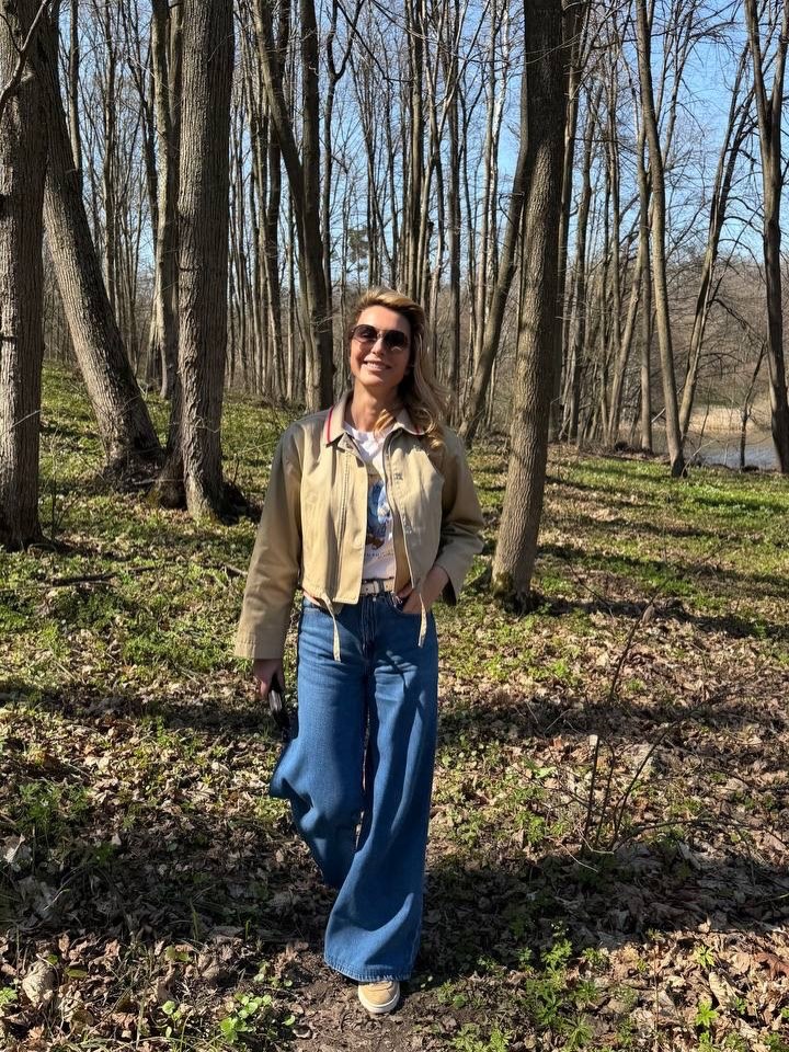 Секрет стильного образу на весну 2026: як Марина Боржемська носить джинси та куртку