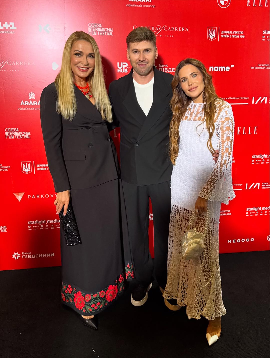 Найяскравіші образи зірок на червоній доріжці ОМКФ 2025