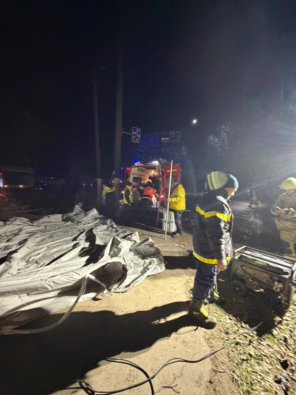 Горять машини і квартири, постраждали діти: в ОВА показали наслідки удару по Одесі