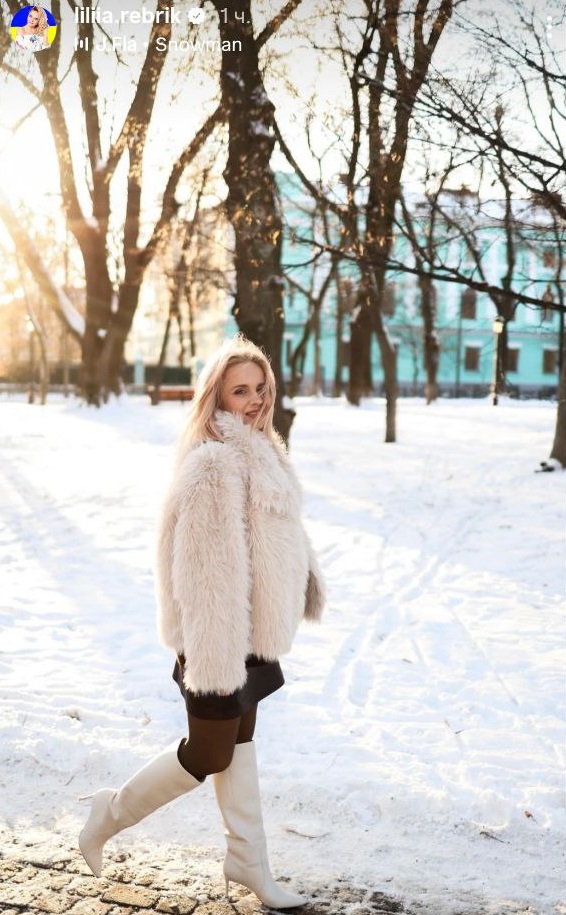 Лілія Ребрик показала ідеальний зимовий "лук" з трендовою екошубою