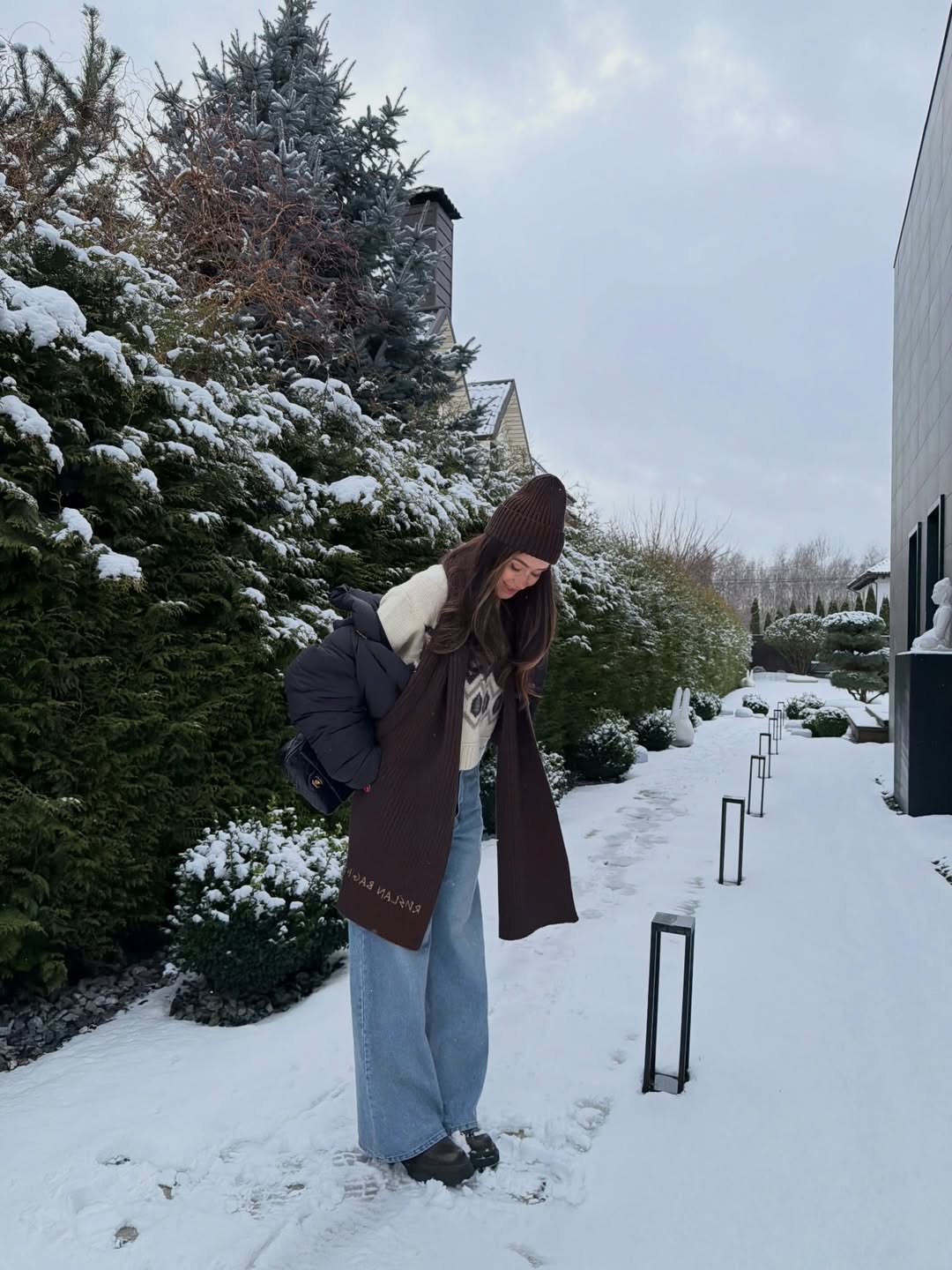 Які головні убори вибирають зірки: приклади від Кузнєцової, дружини Решетніка та Джамали