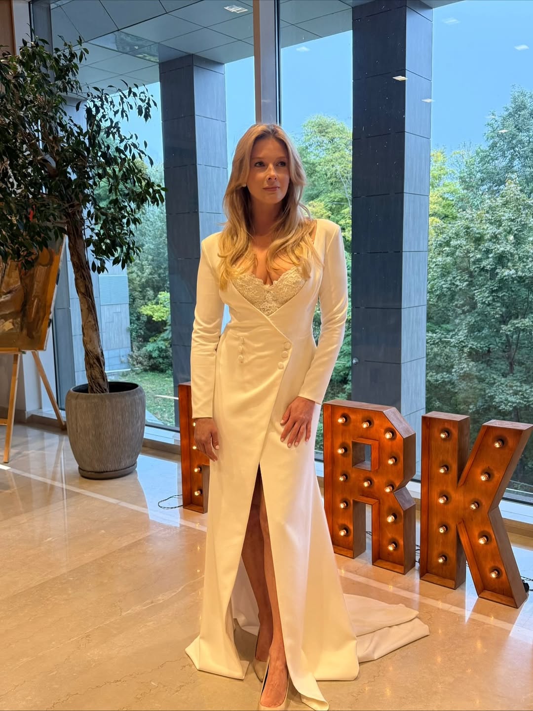 Найяскравіші образи зірок на червоній доріжці ОМКФ 2025