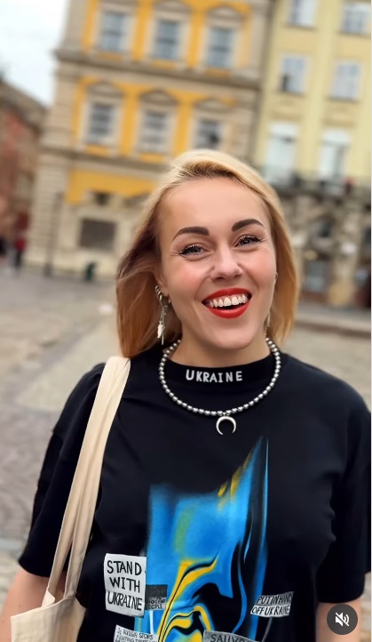 "Кросівки з 2017 року": що носить Олена Тополя і скільки коштує її "лук"