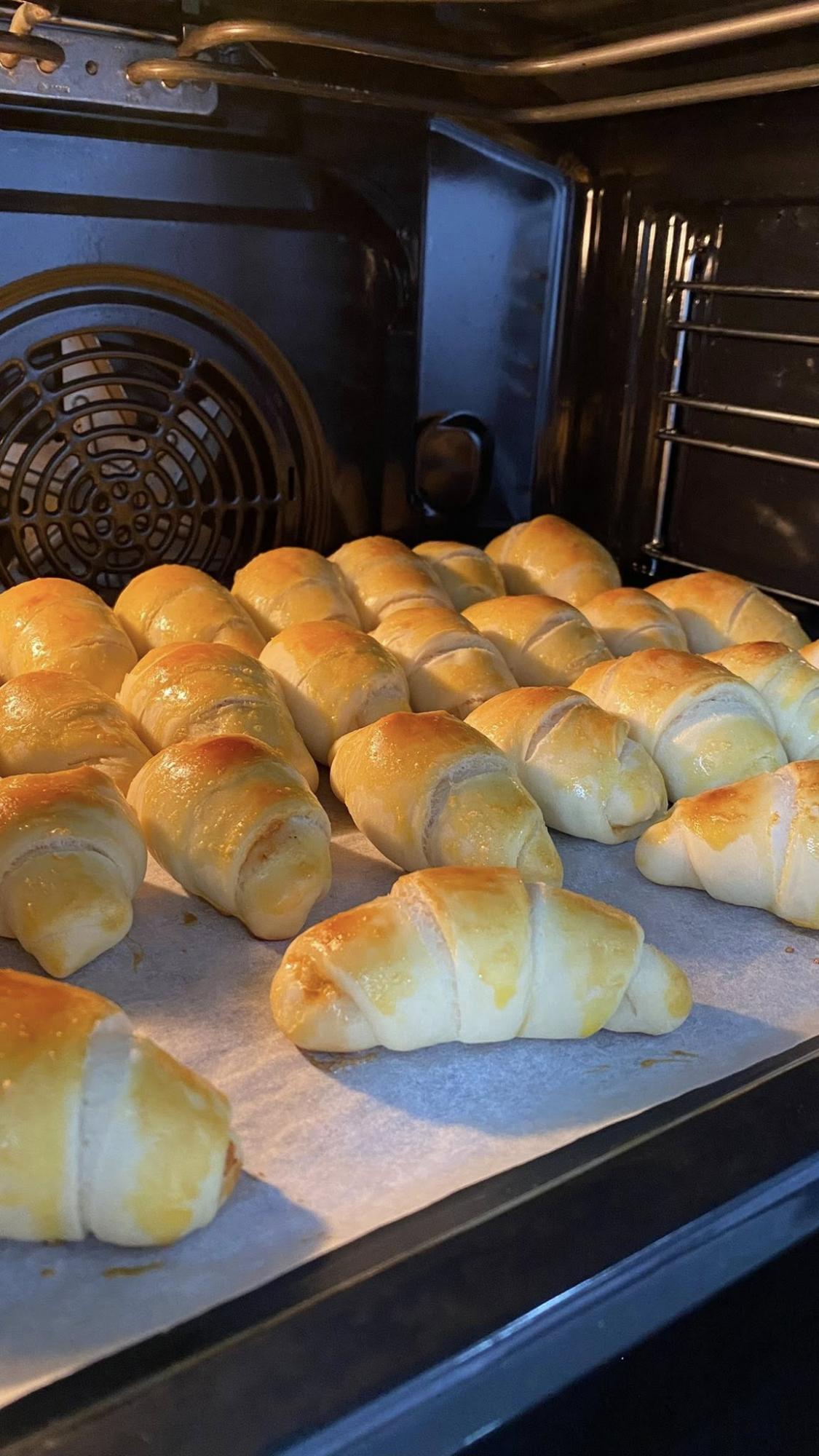 Очень вкусные и нежные рогалики на кефире: получаются у всех