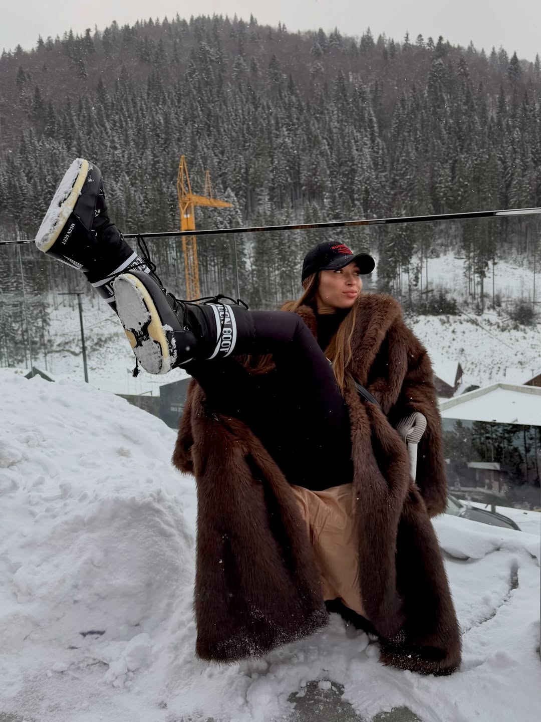 Об’ємна шуба з екохутра - головний акцент зимового образу: Світлицька задає тренди