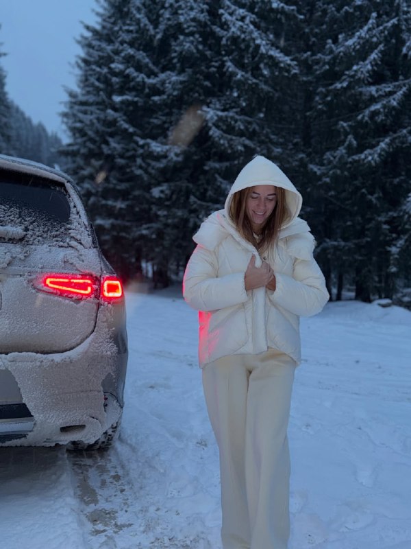 Як виглядати стильно в горах: зимовий total white look від дружини Решетніка
