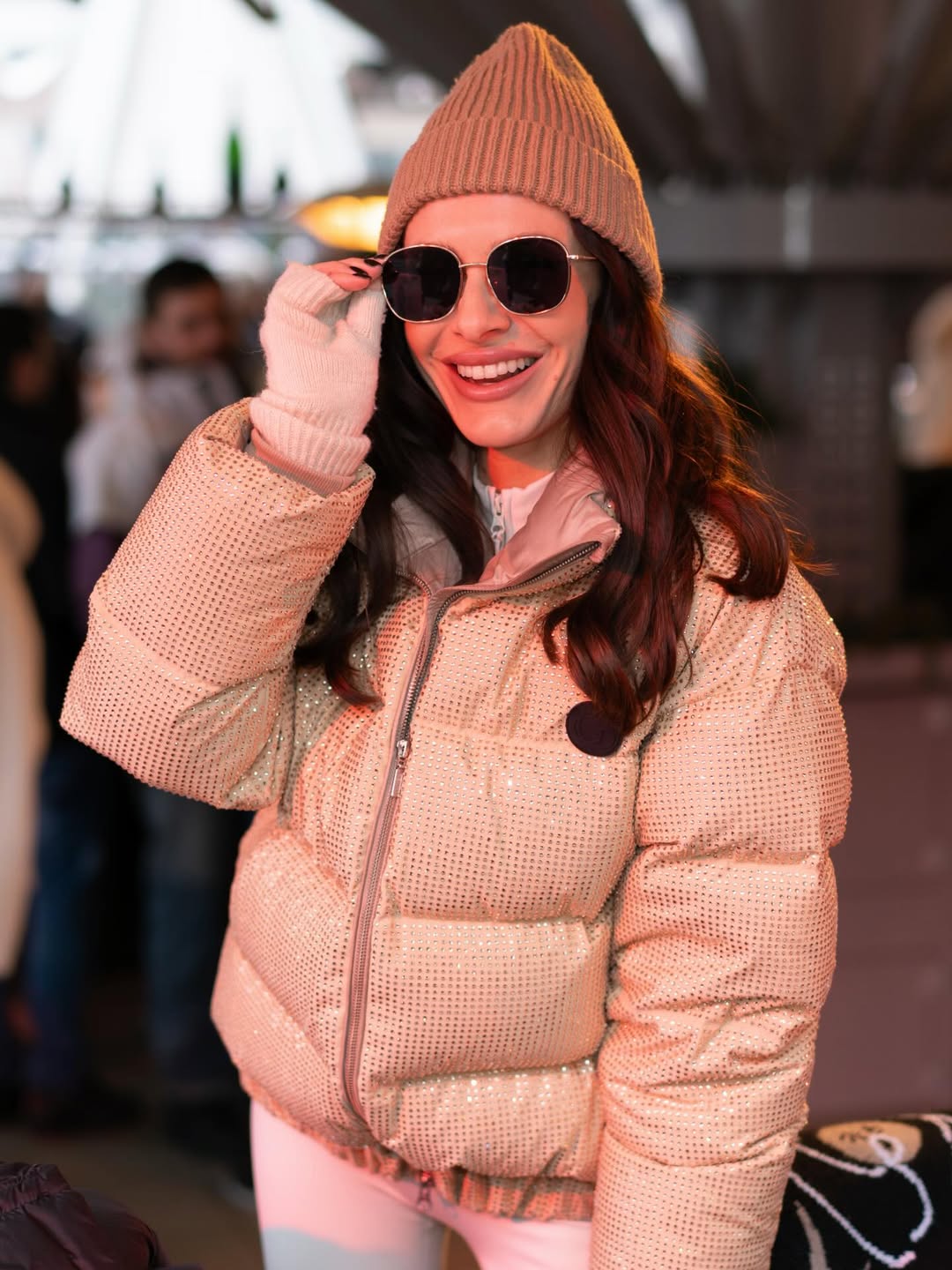 Зимовий гламур у горах: Христина Горняк у короткому пуховику та мунбутах